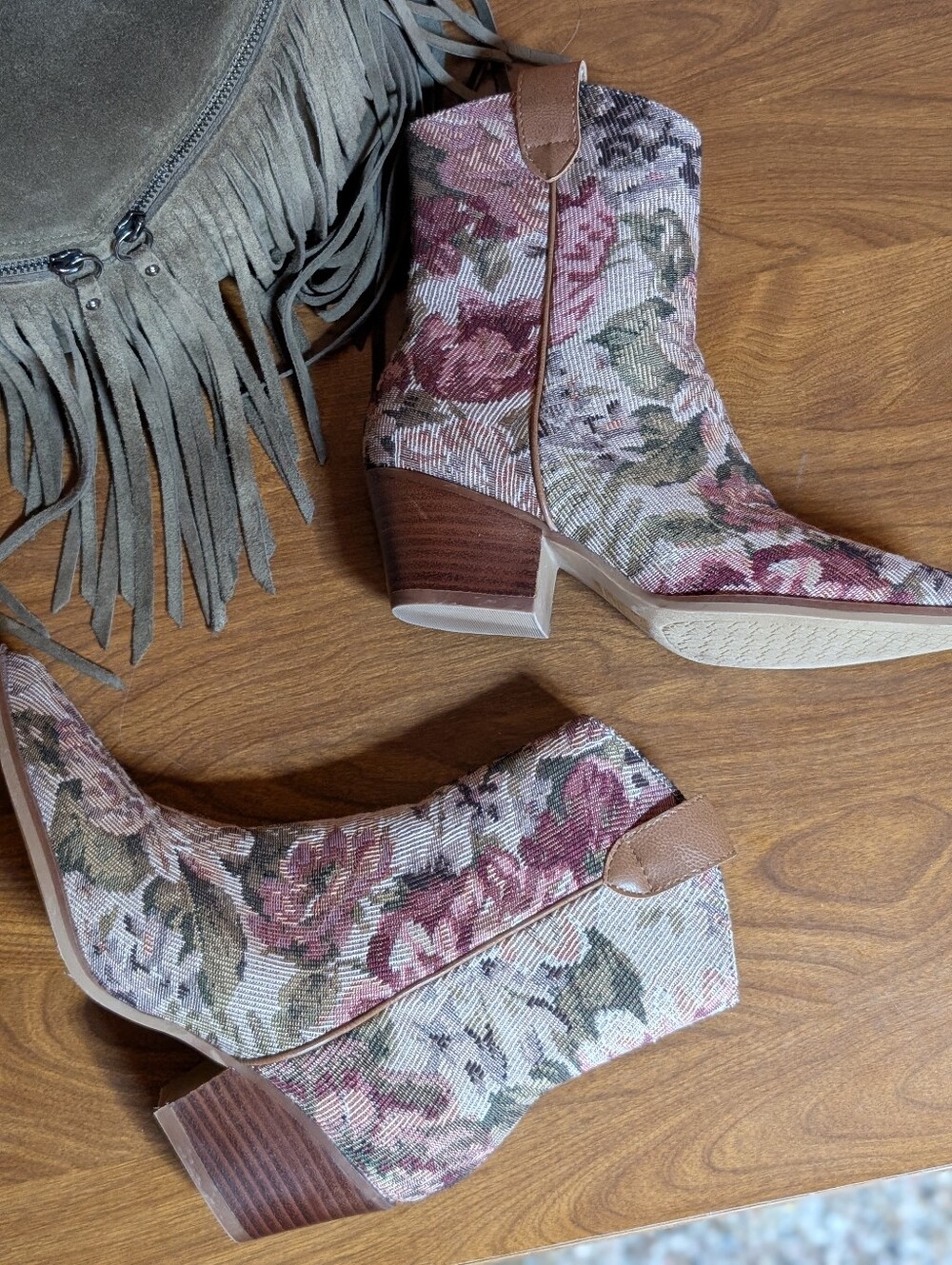 Oasis Society Women's Size 7 Karina Mauve Floral Tapestry Ankle Boots - Picture 7 of 12